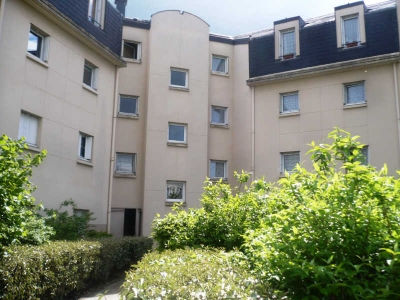 APPARTEMENT JOUY LE MOUTIER - 3 pieces - 61 m2
