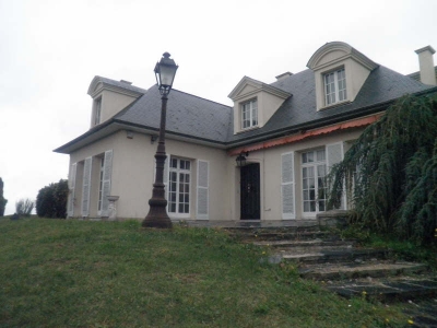 PAVILLON SAGY - 8 pieces - 300 m2