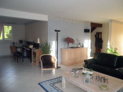 PAVILLON VAUREAL - 8 pieces - 150,31 m2
