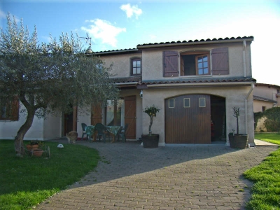 MAISON BEAUZELLE - 6 pieces - 137 m2