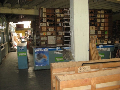 PAS DE PORTE - DROIT AU B MONTAUBAN - 1000 m2
