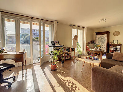 A vendre proche de l'hyper centre appartement de type 3