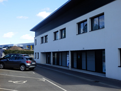 A LOUER BUREAUX CENTRE D' AFFAIRES DINAN TADEN