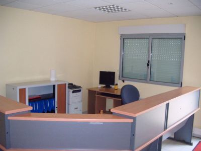 DINAN-QUEVERT, a 2min de la 4 voies. A LOUER BEAUX BUREAUX ACCES PMR
