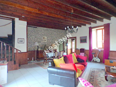 A VENDRE LONGERE DE CARACTERE A MESNIL ROC'H -AXE RENNES /ST MALO