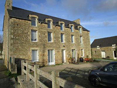 A VENDRE , PLEVEN immeuble de caractere + longere. Terrain de 2183m2 environ