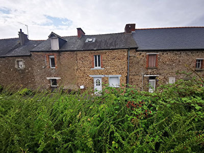 A vendre axe Rennes Saint Brieuc, maison de bourg a Gael proche Saint Meen le Grand