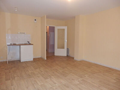 A VENDRE Appartement Dinan T 2 -45.20 m2, centre ville avec ascenseur, garage en sous sol