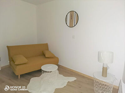 A louer studio meuble 17m2 a Merdrignac, axe Rennes-Loudeac