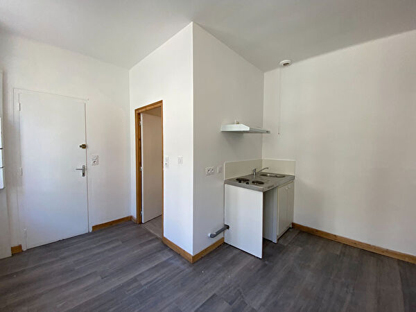 A louer studio meuble a Merdrignac .