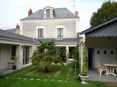 SOULAIRE ET BOURG - 7 pieces - 160 m2