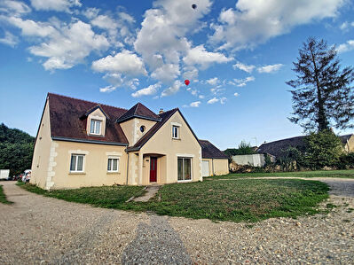 Maison familiale 4 chambre + bureau a 5km de Blere