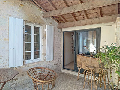 Maison en pierre renovee a Verines 15min La Rochelle