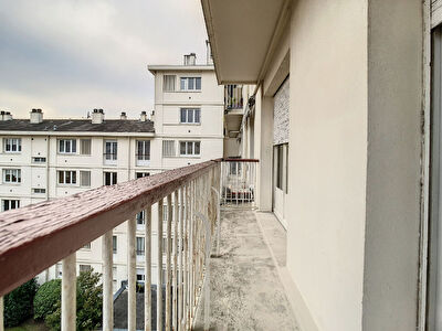 Appartement T3 Rond point de Vannes-Sainte Therese BALCON / PARKING / CAVE