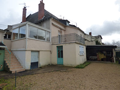 Saint-Hilaire-Saint-Florent : maison 4 chambres 145m2 proche commerces et ecoles avec sous-sol, cave, chaufferie, atelier, garage et dependance sur terrain de 800m2