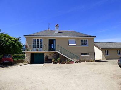 Vivy - 10 minutes Nord Saumur : pavillon des annees 70 avec dependances et sous-sol total sur vaste terrain