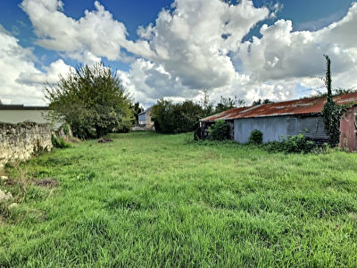 Terrain a vendre 5 minutes Sud Saumur - 930 m2