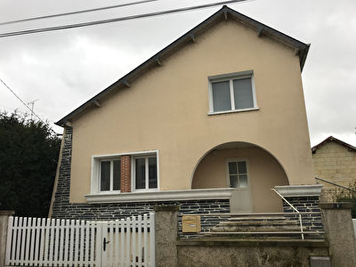 Saint-Hilaire-Saint-Florent : Maison renovee habitable de plain-pied 4 chambres avec sous-sol complet