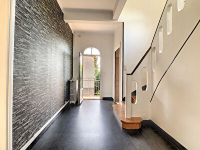 St Hilaire St Florent - commune associee de Saumur : ensemble immobilier comprenant une maison et un apparteme