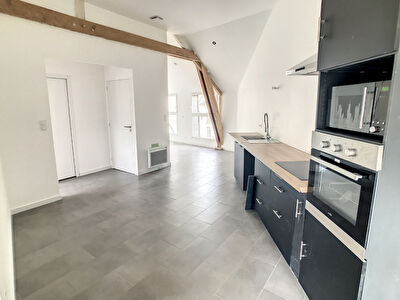 Hypercentre de Saumur : appartement T4 refait entierement a neuf