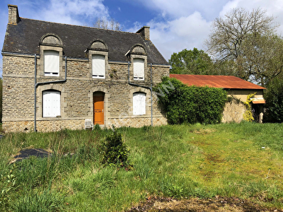 MOREAC- Grande maison a vendre sur 3100 M2