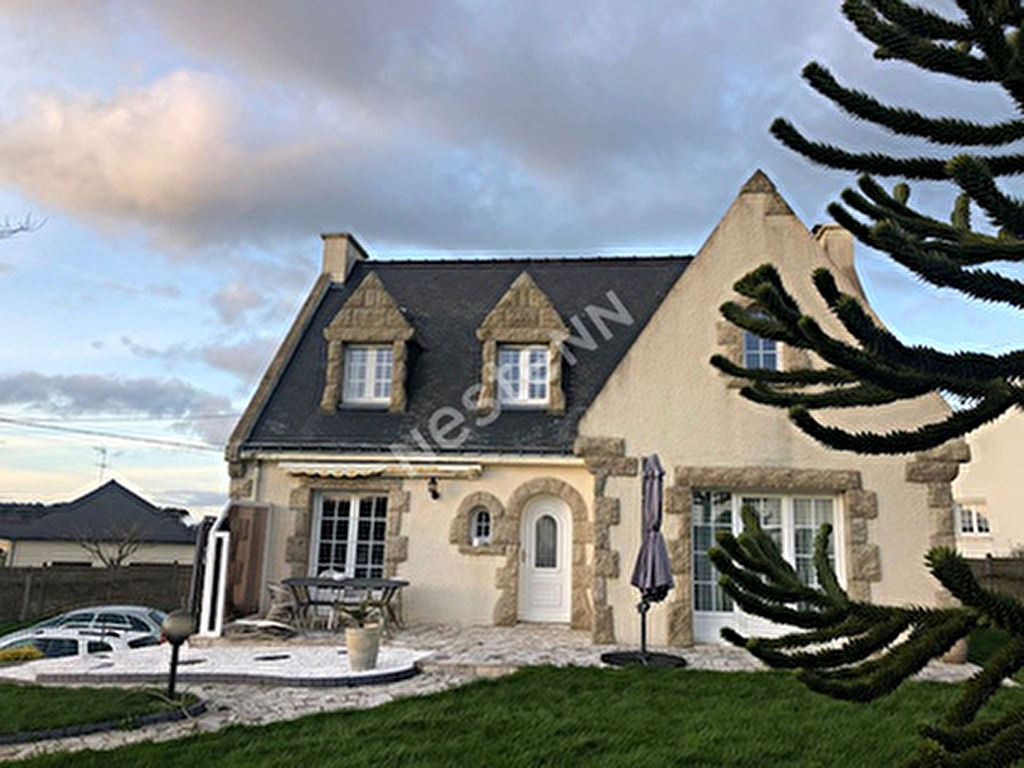 Proche centre Locmine. 20 min de Vannes. MOREAC. 5 chambres