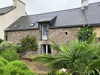 MOREAC- Charmante maison de bourg a vendre