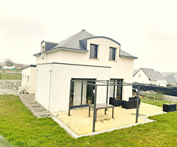 Contemporaine 115 m2 a vendre Plumelin sur terrain d'environ 590 m2.