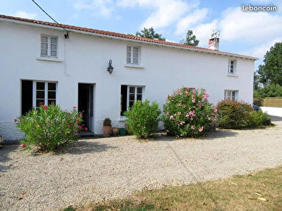 Maison Saint Denis La Chevasse 4 pieces 125.5 m2