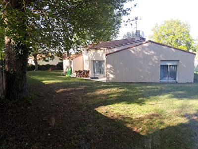 Centre de MONTAIGU pour cette maison,
