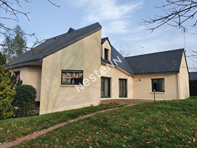 A vendre Chevaigne Centre, Maison environ 180 m2 habitables, 5 chambres, sous-sol,
