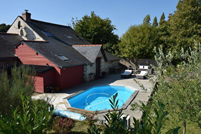 Maison en pierre renovee avec gout env. 200m2 avec piscine