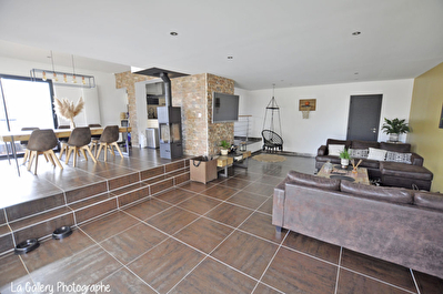 Montreuil Le Gast Plein Centre Maison 4 chambres, poele a bois, terrain clos 500 m2