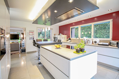 NOUVEAUTE - Superbe Propriete Centre Bruz - Terrain env. 2200m2 - Environnement calme