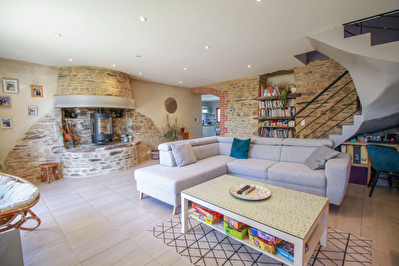 NOUVEAUTE LAILLE - Maison en pierres renovee 6 pieces 120m2 environ - 1100m2 de terrain avec grande dependance