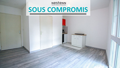 NOUVEAUTE EXCLUSIVITE Studio Bruz 1 piece 19 m2 - Hyper centre immeuble 1995 - Parking