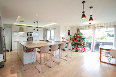 Coup de coeur - Maison contemporaine 170 m2 environ- sous-sol complet - Proximite du centre de Bruz