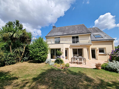 A vendre maison centre de Betton, 7 pieces, 210m2 habitable, 550m2 de terrain, 5 chambres