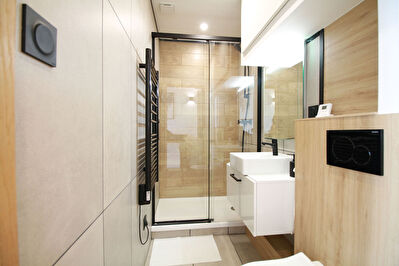 NOUVEAUTE NESTENN / Appartement de type 2 entierement refait / Proche Place des Lices