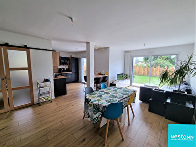 A vendre maison LIFFRE de 105m2 habitable 117m2 au sol, 279m2 de parcelle, 6 pieces, 4 chambres + 1 bureau dont une suite parentale au rez-de-chaussee.
