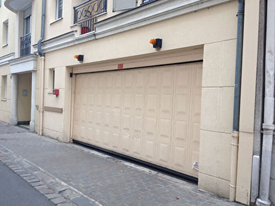 RUEIL-MALMAISON CENTRE-VILLE GRANDE PLACE DE PARKING AU 1ER SOUS-SOL RESIDENCE MODERNE