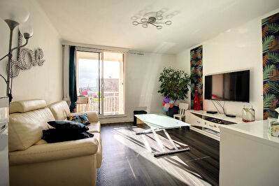 APPARTEMENT 3 PIECES DERNIER ETAGE AVEC BALCON DANS RUE CALME MONT VALERIEN PROCHE SURESNES
