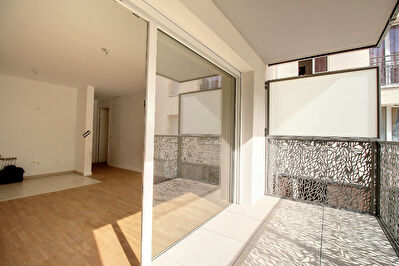 APPARTEMENT 3 PIECES NEUF AVEC BALCON ORIENTE SUD PROCHE DU RER - RUEIL-MALMAISON