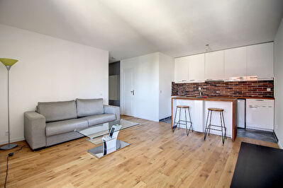 RUEIL-MALMAISON STUDIO MEUBLE 31M2 REFAIT A NEUF