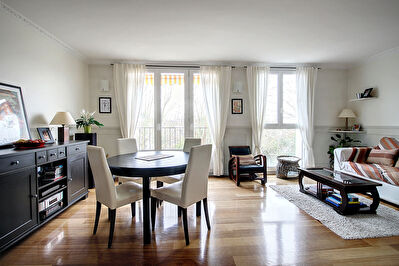 APPARTEMENT 3 PIECES FACE AU COEUR DE VILLE VUE DEGAGEE