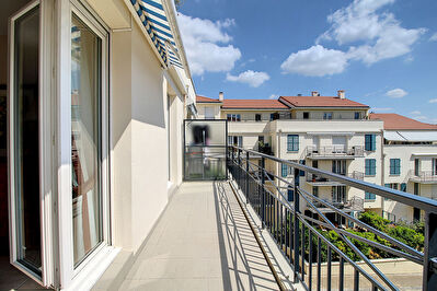 APPARTEMENT RUEIL-MALMAISON COTEAUX FACE COEUR DE VILLE PIECES 3 PIECES 2 CHAMBRES ETAGE ELEVE TERRASSE 8m2 PARFAIT ETAT