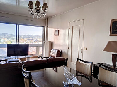 ST ETIENNE BERGSON/GEOFFROY GUICHARD- Grand T2 + balcon-vue degagee etage eleve