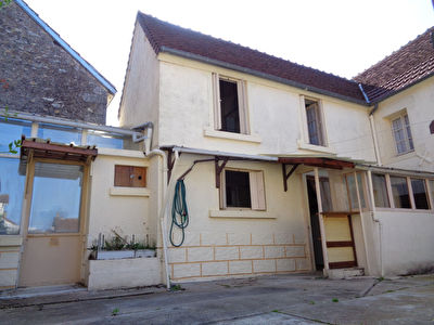 Maison de bourg de 104m2 - ideal investisseur a CHABRIS (36)