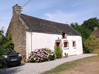 THEIX, PROCHE BOURG, LONGERE RENOVEE,