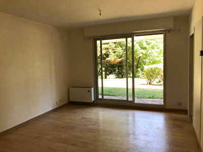 VANNES APPARTEMENT T1 AVEC TERRASSE EXPOSEE SUD